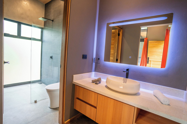 Bathroom 4, Raya Bungalow, Talamanca