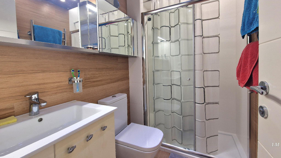 Bathroom 4, Apartment Columbo Go2lloret, Girona