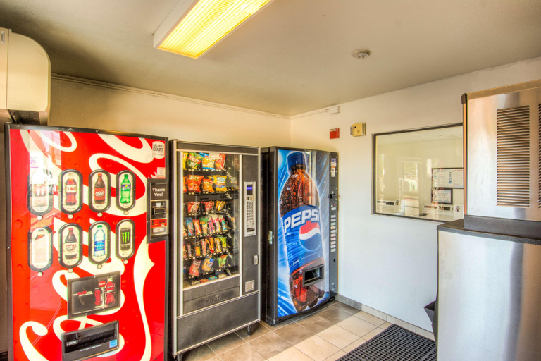 Food & Drinks, Motel 6 Redding North, Shasta