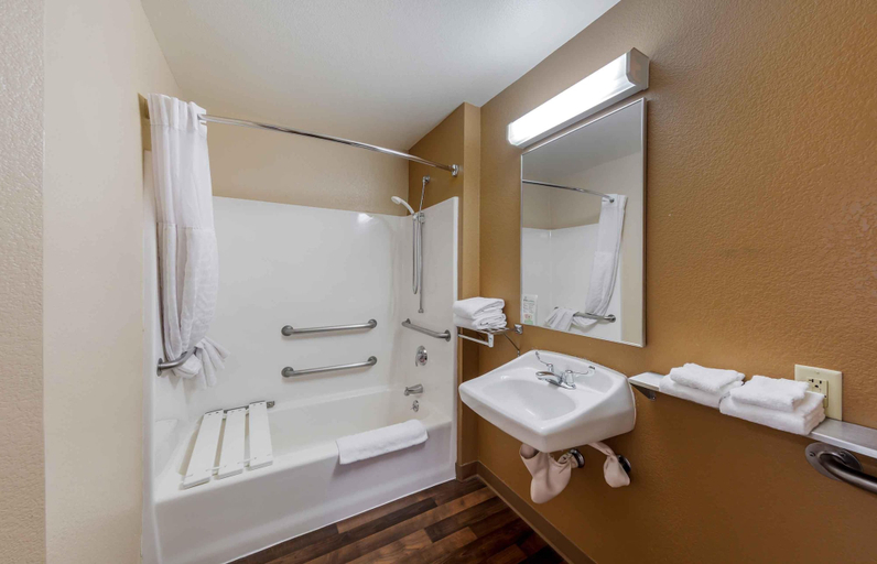 Bathroom 4, Extended Stay America Suites Los Angeles Simi Valley, Ventura