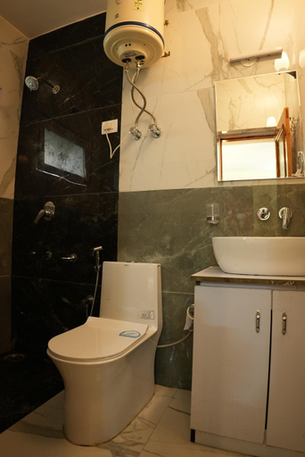 Bathroom 2, Rosette Cottage by EdenHomes, Kullu