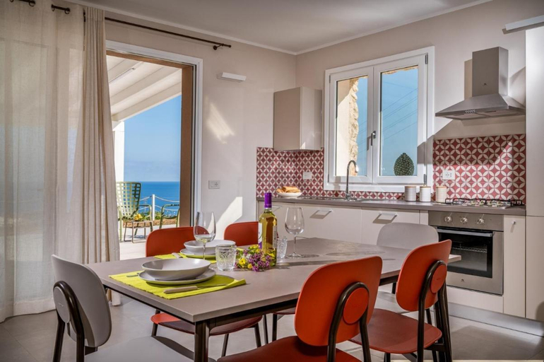 Kitchen 2, Relax in Style in Trapanis Hidden Gem Holiday House, Trapani