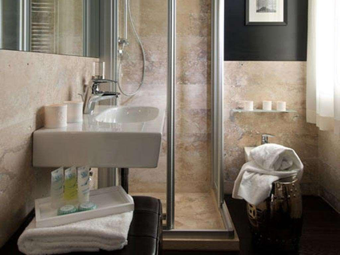 Bathroom 5, Mondial Resort & Spa Hotel, Lucca