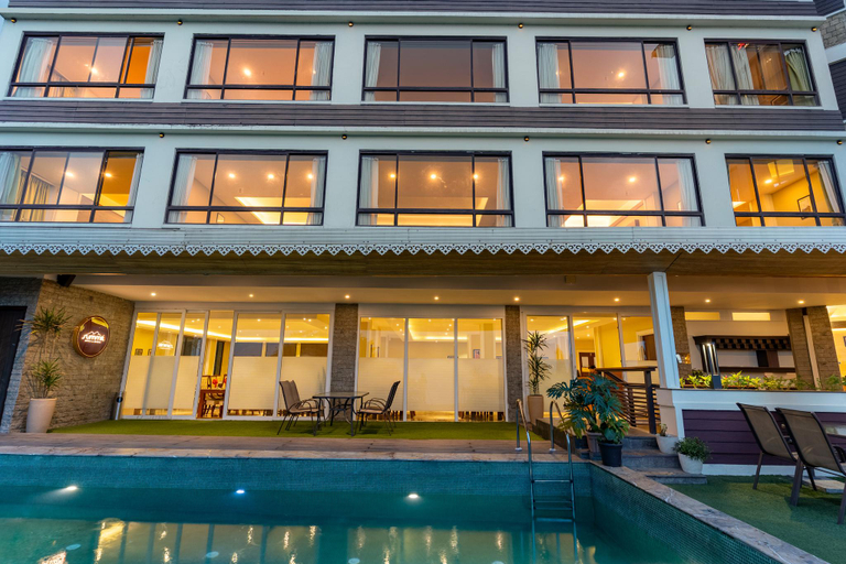 Exterior & Views
