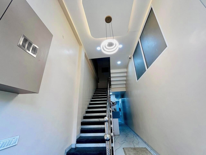 Staircase 4, Kreston Heights Hotel Scheme 114, Indore