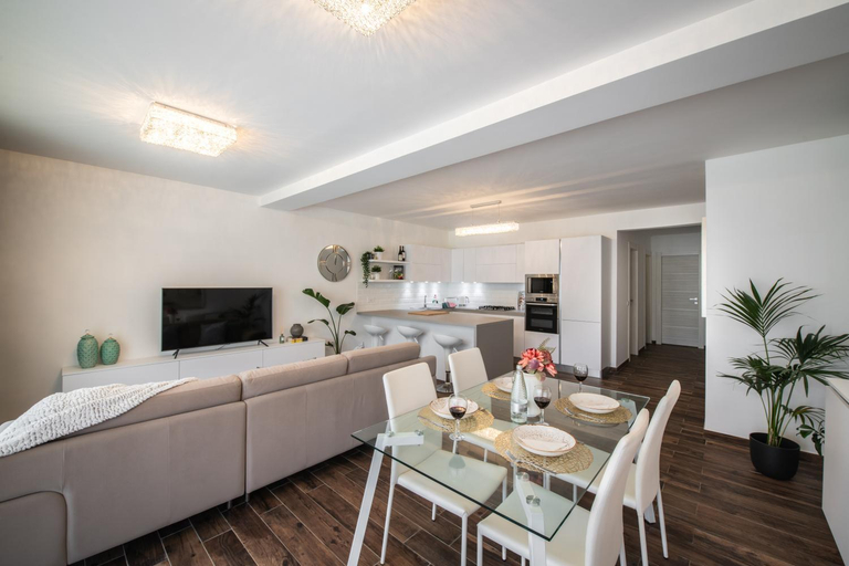 Others 4, Electra Residence - Luxury Central Beachview Apartment