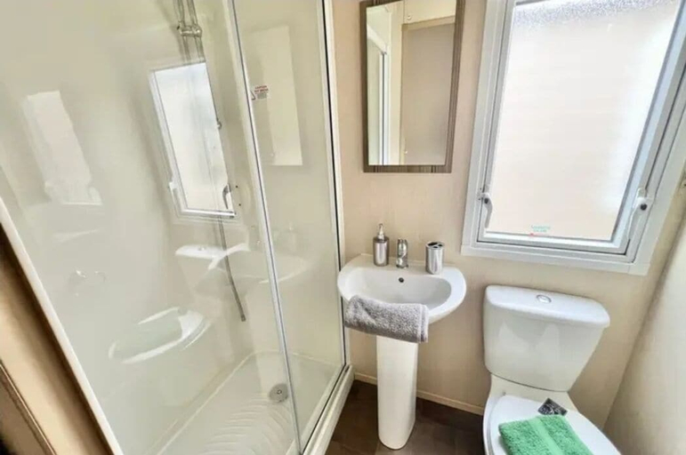 Bathroom 5, Felixstowe Beach Holiday Park Caravan, Suffolk