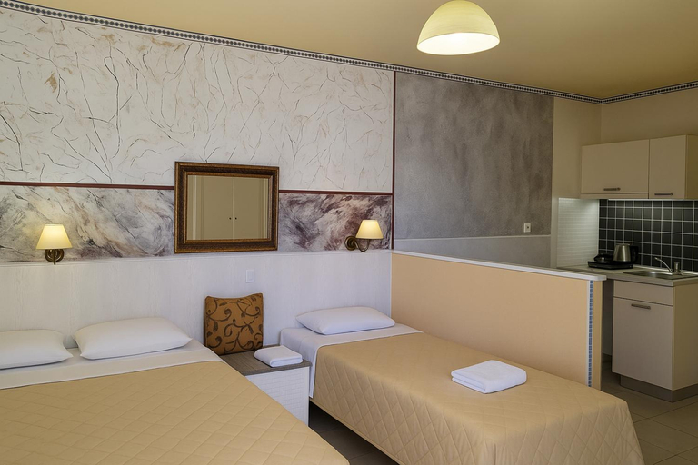 Others 4, Apartment - Sleeps 10 - Parking - Garden - Pool, Crete