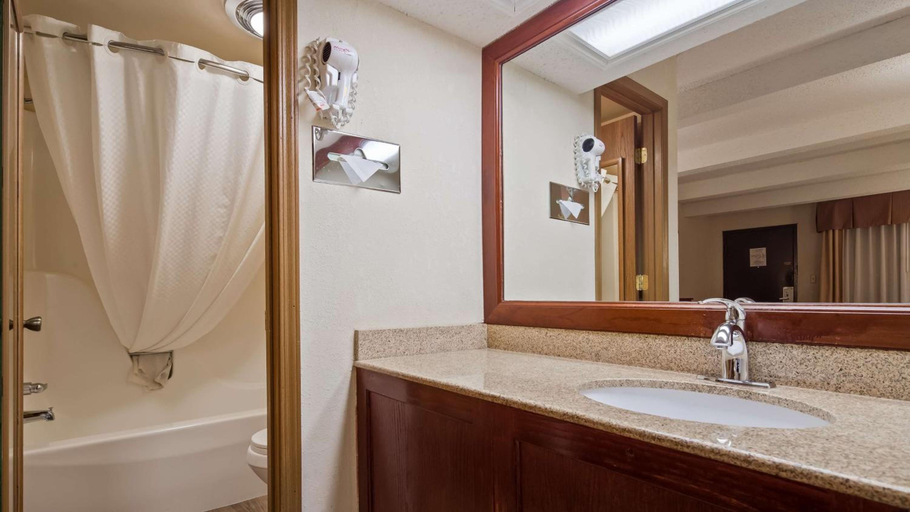 Bathroom 5, Best Western Montis Inn, Pulaski