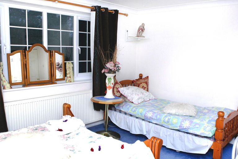 Bedroom 2, Da Vinci Guest House Gatwick, West Sussex
