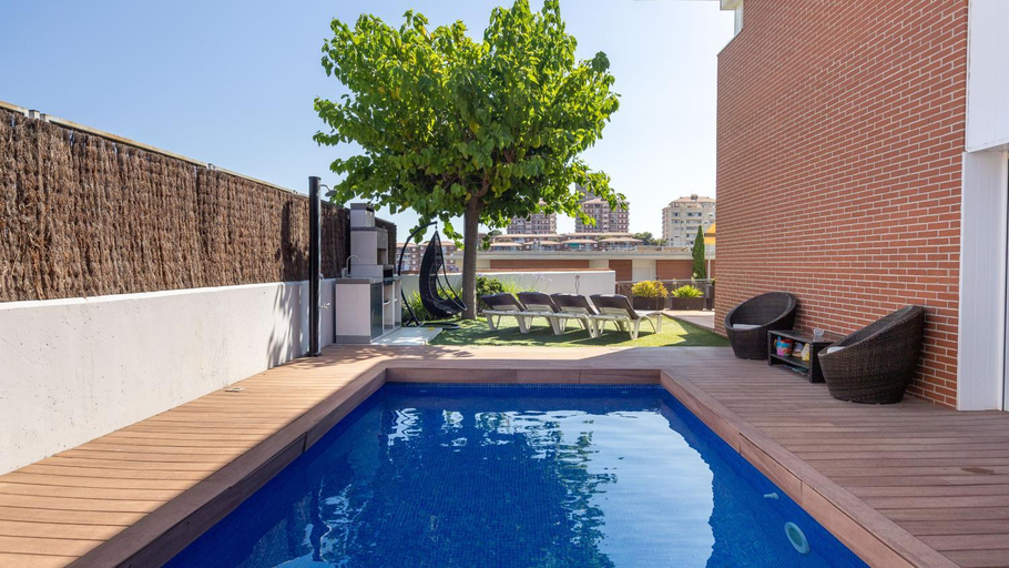 Sport & Beauty 2, VILLA BARCELONA BEACH 5BD 3BTH POOL GARDEN VIEWS, Barcelona