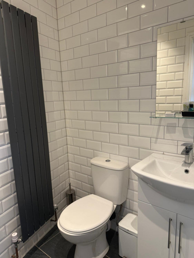 Bathroom 3, Dunraven Hotel, Rhondda, Cynon, Taff