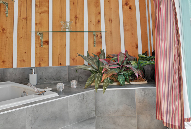 Bathroom 3, Domaine Riviere Sacacomie, Maskinongé
