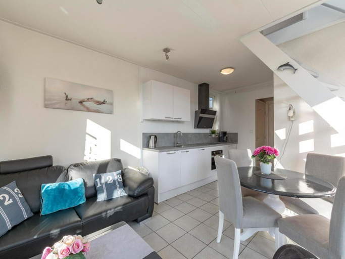 Others 5, Holiday Home Groote Keeten near Beach, Zijpe