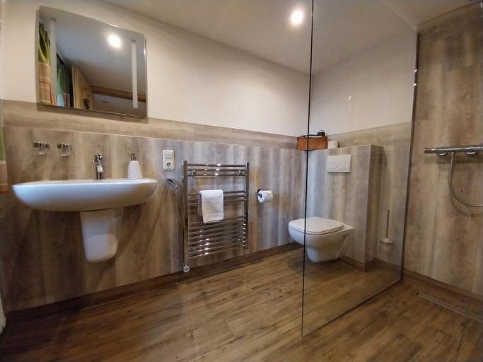 Bathroom 3, Wachbergbaude, Sächsische Schweiz-Osterzgebirge