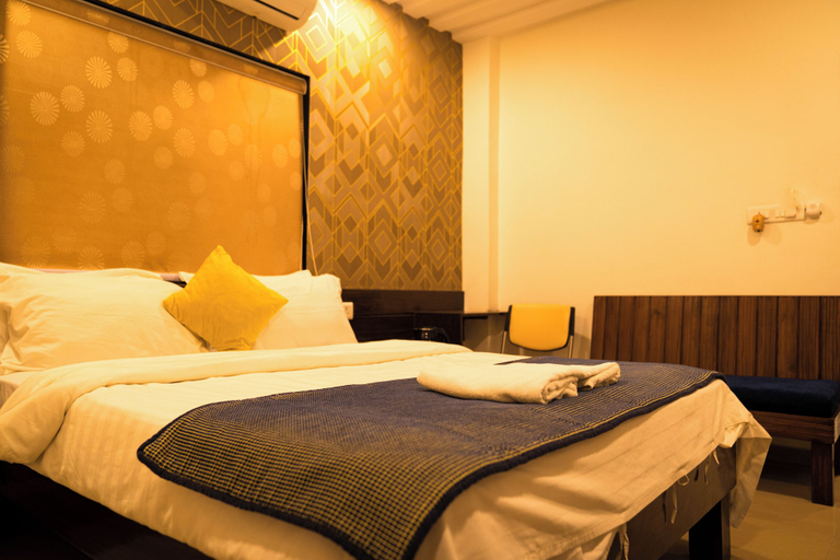 Bedroom 5, The Flamboyant Natraj, Bharuch