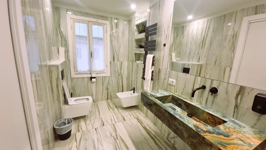 Bathroom 3, Marco's Way , Florence