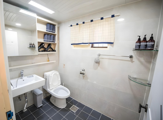 Bathroom, Big House! 4beds, 3rooms, with Hongik univ.  [5], Mapo