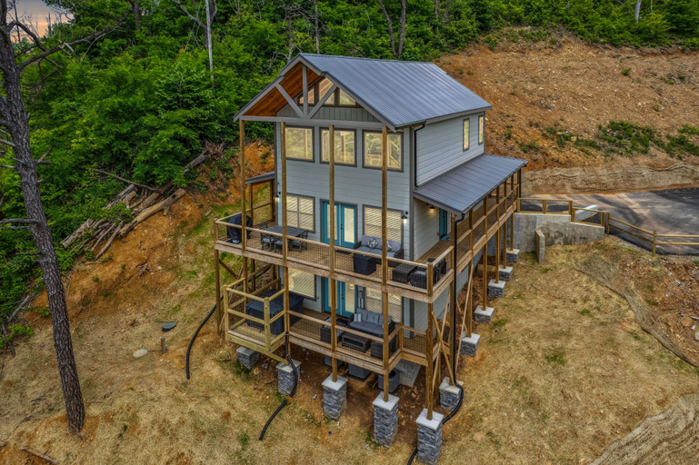 Exterior 1, 4 Clovers 3 Bedroom Home, Sevier