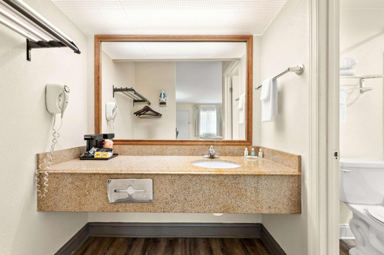 Others 5, Quality Inn Pelham I-65 Exit 246, Shelby