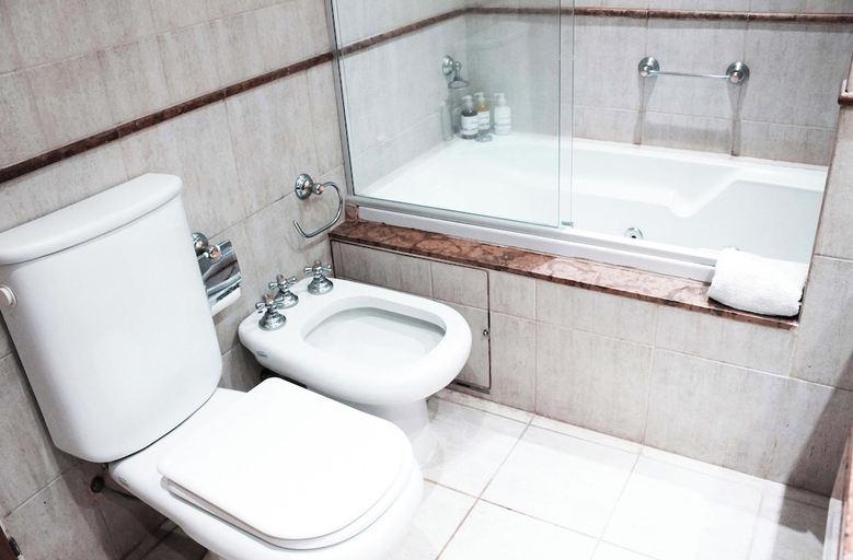 Bathroom 4, Wyndham Garden Lujan, Luján