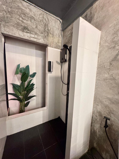 Bathroom 2, Jailoy Bed - Cafe & Rooftop, Muang Chiang Mai