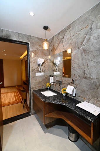 Bathroom 2, Carry Plus Hotel, Indore