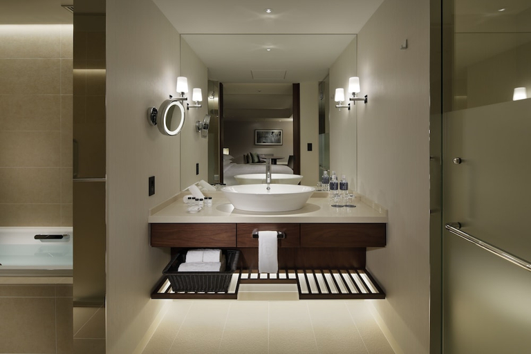 Bathroom 5, Yokohama Bay Sheraton Hotel & Towers, Yokohama