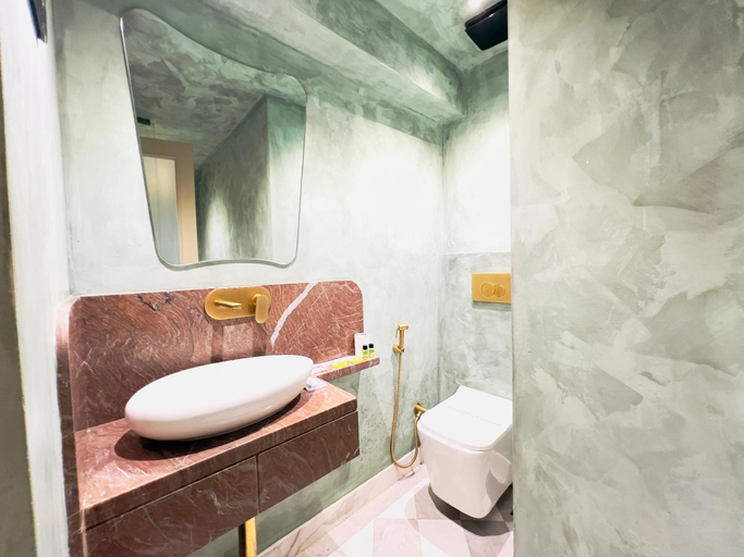 Bathroom 4, White Pearl Hotel - Colaba, Mumbai City