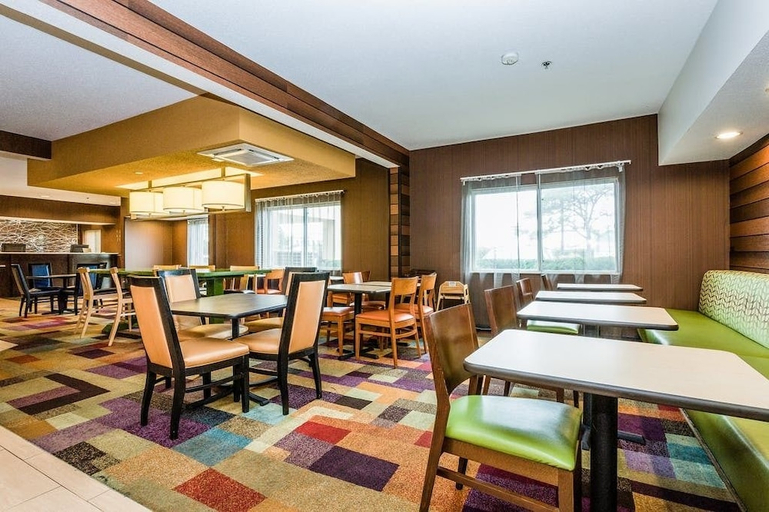 Food & Drinks 4, Wingate by Wyndham Gurnee, Lake