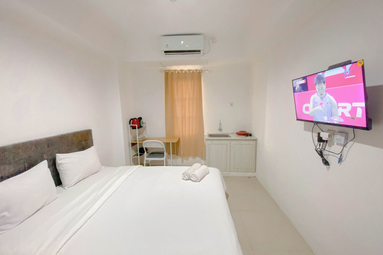 Room 3, Simple White Accent Studio At Apartment Paltrow City, Semarang