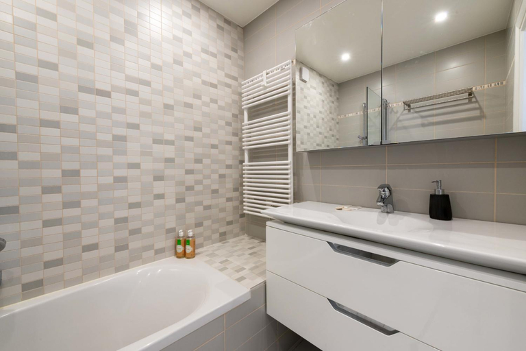 Bathroom, Luxury apartment with terrace - Sea view Cannes, Alpes-Maritimes