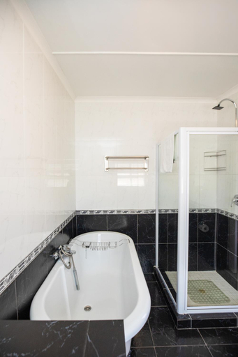 Bathroom 2, Mountain View Guesthouse, Namakwa