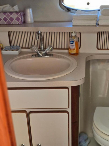 Bathroom 3, Snug Harbor Inn, Door