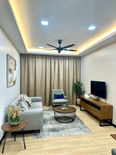 Shared lounge/TV area, Modern Stylish Apartment (Seaview) near KTCC Mall., Kuala Terengganu