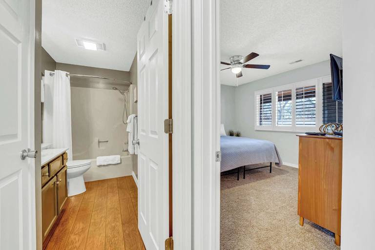 Bedroom 3, Bright Stylish Condo w/ Balcony, Taney