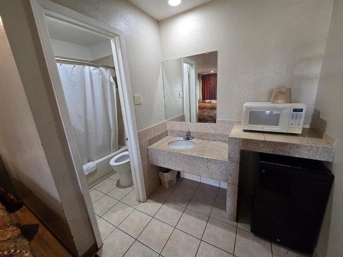 Bathroom, Executive Inn, Fort Worth