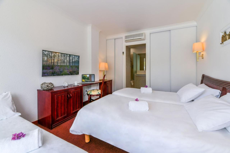 Bedroom 2, Logis Hotel La Forestiere, Landes