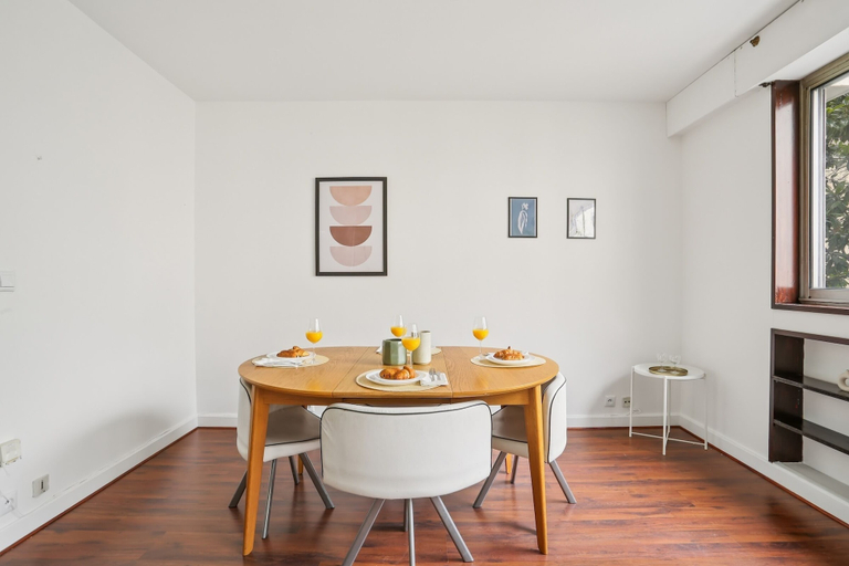 Living area 4, Chic 1BR Steps from Opéra Garnier, Paris