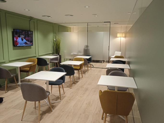 Food & Drinks 5, Aerotel Madrid Airport - Terminal 4, Madrid
