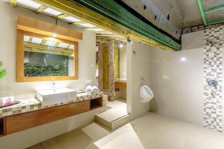 bathroom 12