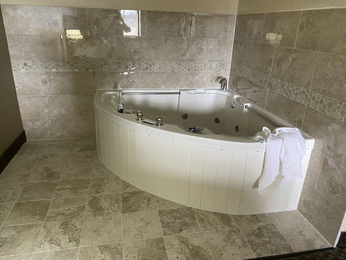Bathroom 4, Comfort Inn Hobart-Merrillville I-65, Lake