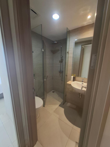 Bathroom 2, PIK Gold Coast Sea View Apartment, North Jakarta