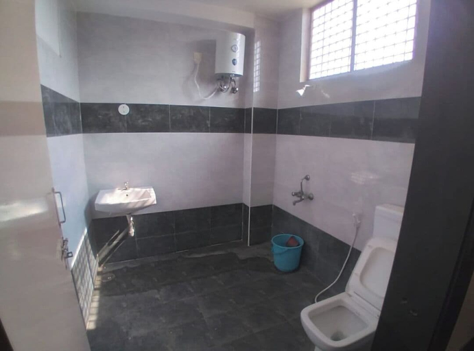 Bathroom 5, HAPPY STAYS ElITE, Krishna