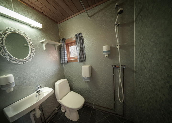 Bathroom 4, Henningsvær Rorbuer, Vågan