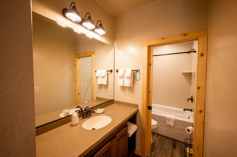 Bathroom 4, Bryce Canyon Inn, Garfield