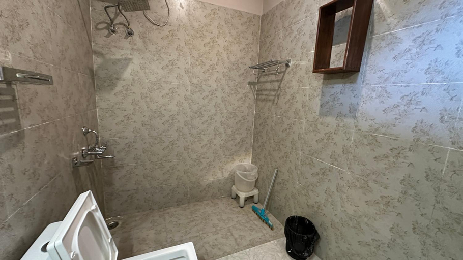 Bathroom 3, The Lumi, Kangra