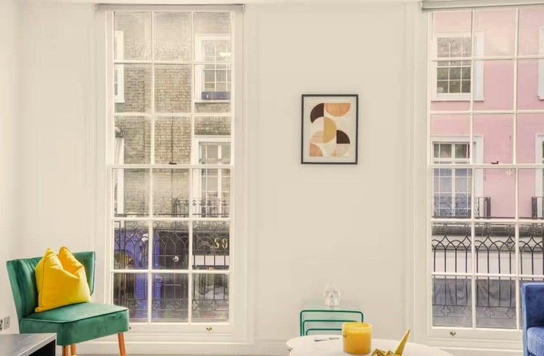 Living area 2, Flat 2 Beauchamp Place, London
