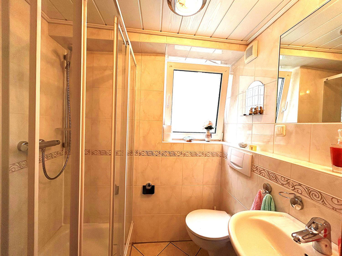 Bathroom 3, Hotel zum Schiffchen, Kassel