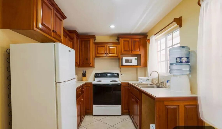Room 2, Paradise Suites & Residence